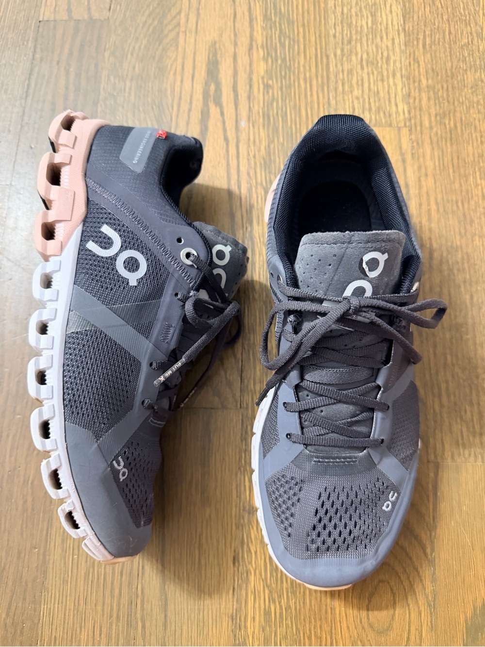 On Cloudflow running shoes in the Rock Rose colorway Women’s 6.5